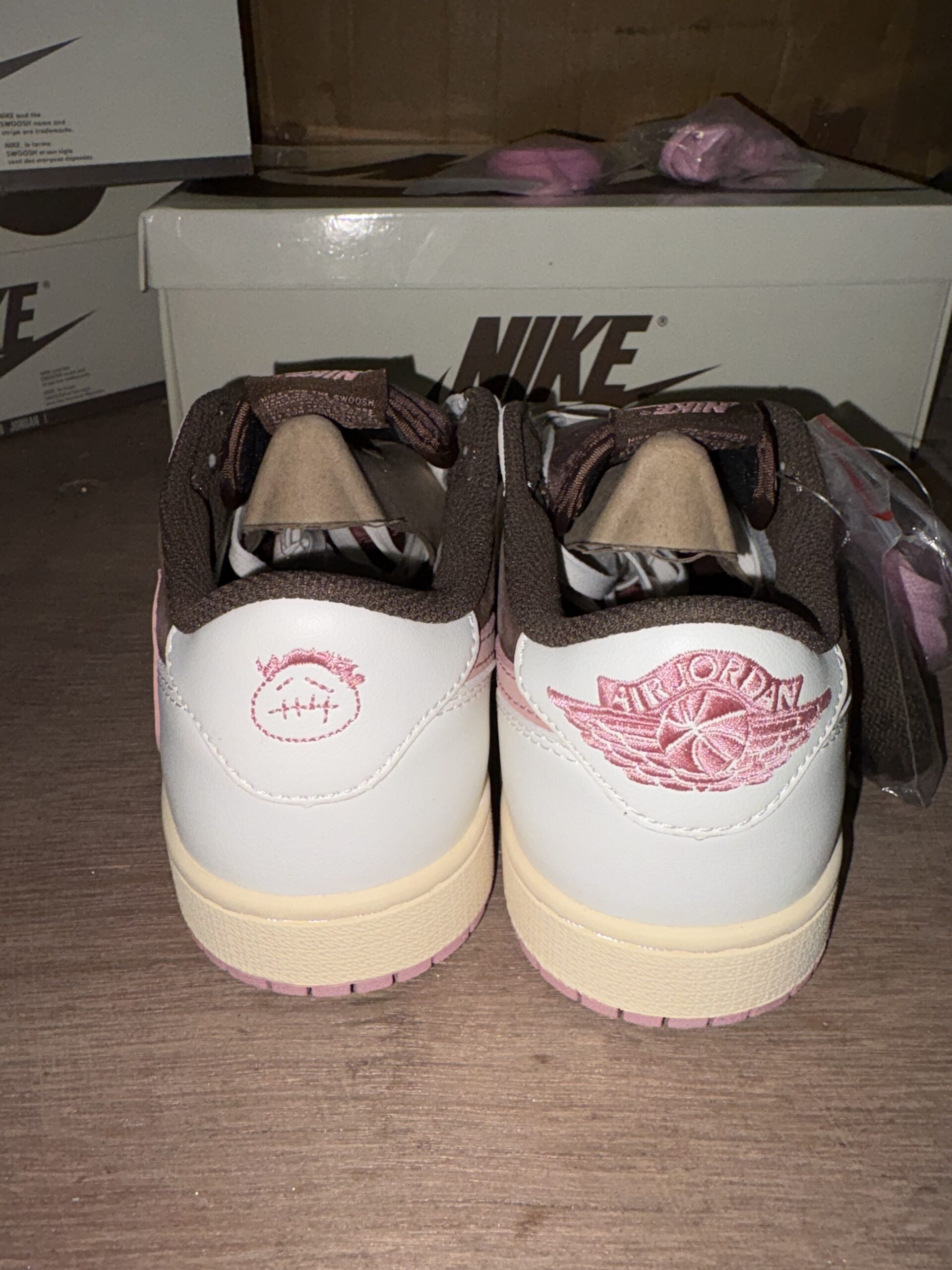 Jordan 1 Retro Low OG SP x Travis Scott Pink Pack - Afbeelding 5